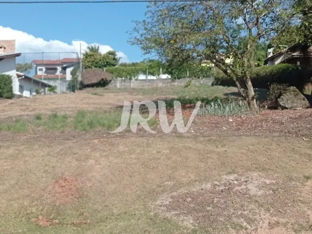 Imagem: O terreno possui 3 Dormitórios, 1 Suíte, 4 Banheiros, 4