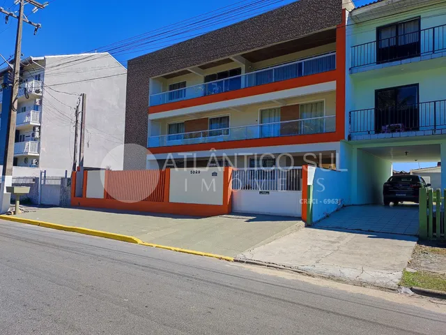Imagem: Prédio residencial de frente para o mar
