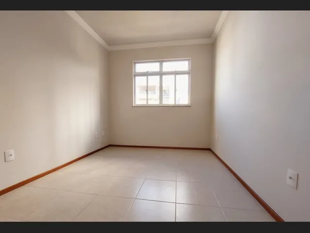 Imagem 5: Centro - Apartamento de frente com 2 quartos e garagem