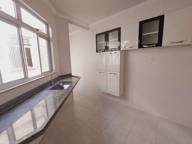 Imagem 6: Centro - Apartamento de frente com 2 quartos e garagem