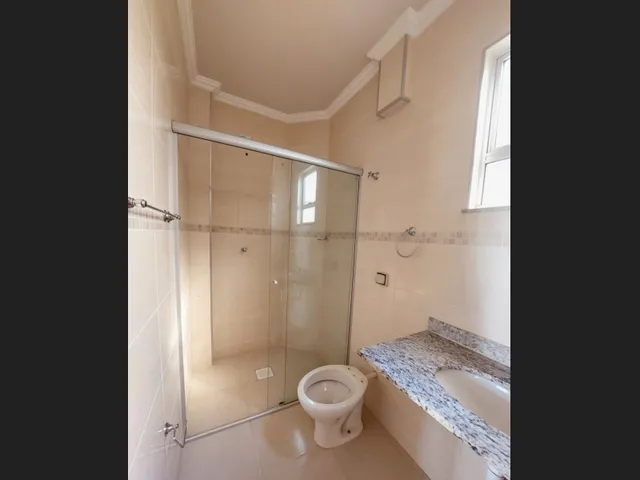 Imagem 2: Centro - Apartamento de frente com 2 quartos e garagem