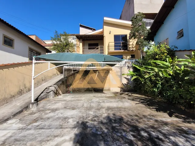 Imagem: A casa possui 3 Dormitórios, 1 Suíte, 2 Banheiros, 8