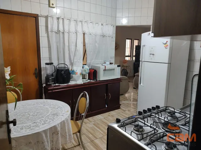Imagem 2: Casa 03 dorm. em Maringá, 80,7m², 1 suíte, 2 banheiros e ótima localização por R