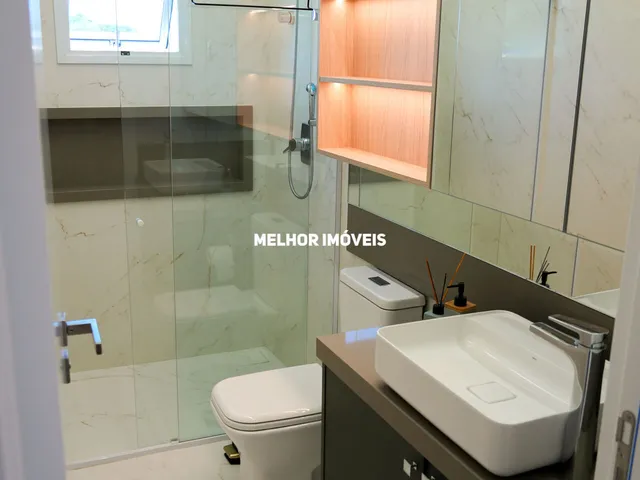 Imagem 5: Casa em condomínio fechado á venda, mobiliada com 3 suítes e 4 vagas localizada em