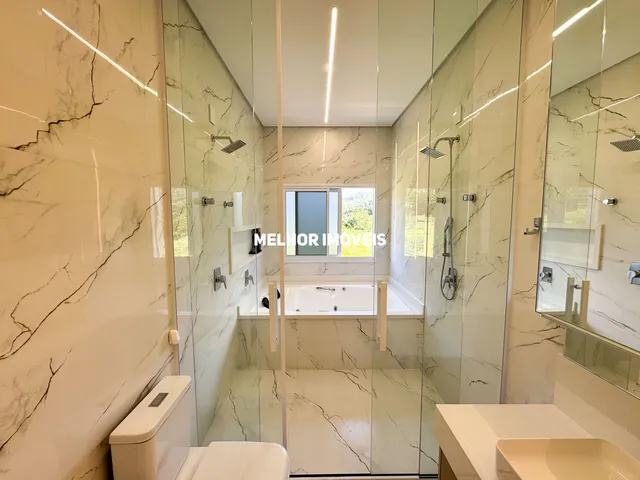 Imagem 3: Casa em condomínio fechado á venda, mobiliada com 3 suítes e 4 vagas localizada em