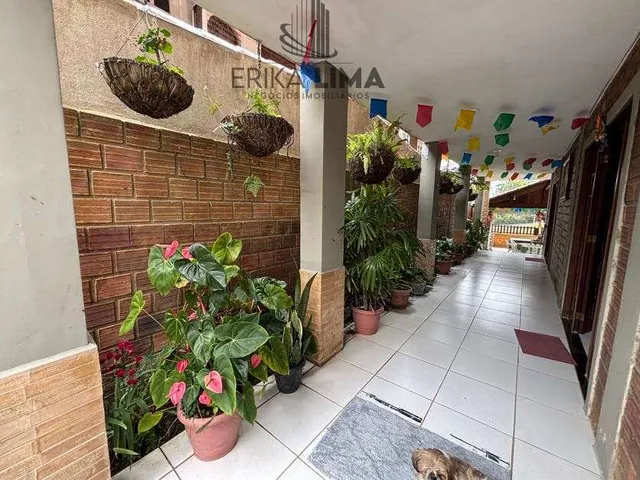 Imagem 2: Casa à venda em condomínio em Gravatá com 5 quartos ( 4 suítes), Porteira fechada