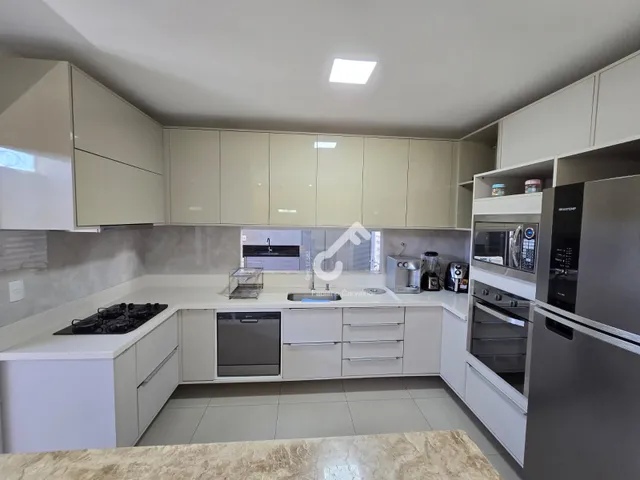 Imagem 9: IPITANGA, L. de Freitas. Duplex com 4 quartos sendo 3 suítes superiores e 1 quarto