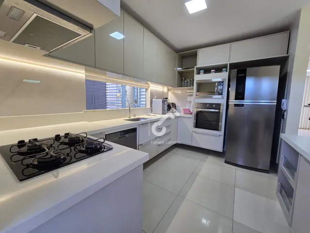 Imagem 11: IPITANGA, L. de Freitas. Duplex com 4 quartos sendo 3 suítes superiores e 1 quarto