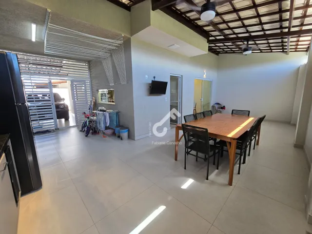 Imagem 12: IPITANGA, L. de Freitas. Duplex com 4 quartos sendo 3 suítes superiores e 1 quarto