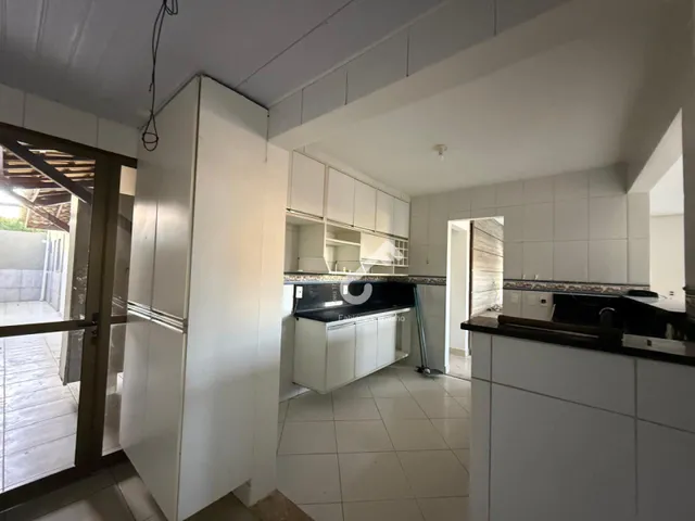 Imagem 8: ESTRADA DO COCO, Abrantes. Casa térrea com 3 quartos sendo 2 suítes, 325m² de área