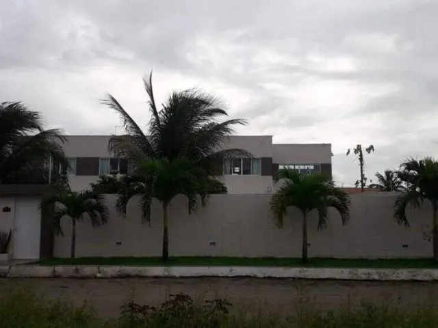 Imagem: A casa possui 8 Dormitórios, 8 Banheiros, 1 Vaga na