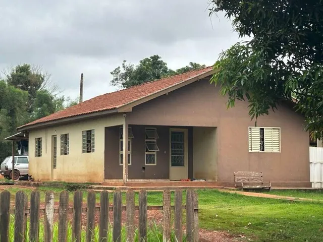 Imagem: A casa possui 2 Dormitórios, 1 Banheiro, 1.000m² de