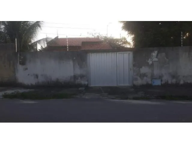 Imagem: A casa possui 2 Dormitórios, 2 Banheiros, 385m² de Área,