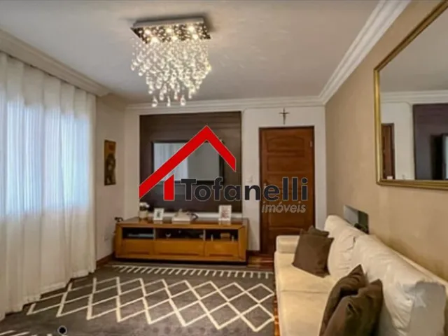 Imagem: A casa possui 4 Dormitórios, 1 Suíte, 2 Banheiros, 4