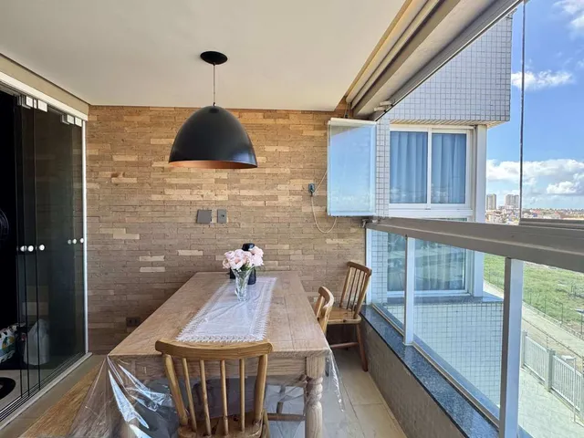 Imagem: O apartamento possui 2 Dormitórios, 1 Suíte, 2 Banheiros,