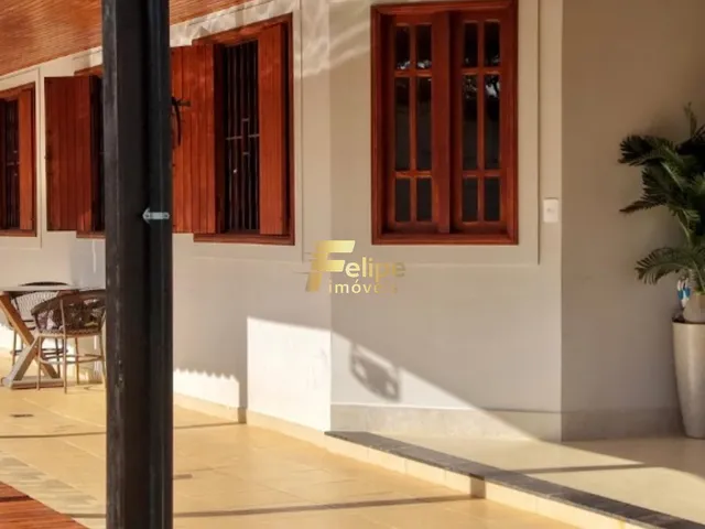 Imagem 11: BELÍSSIMA CASA LINEAR COM 04 QUARTOS, SENDO 01 SUÍTE, COM PISCINA E CHURRASQUEIRA, À