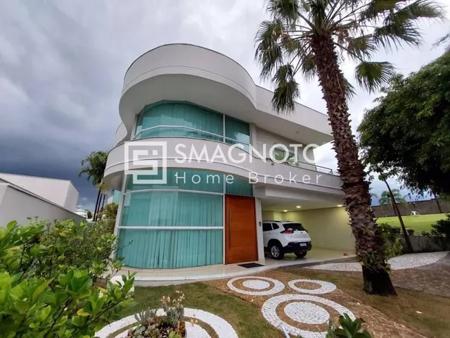 Imagem: A casa em condomínio possui 4 Dormitórios, 4 Suítes, 5