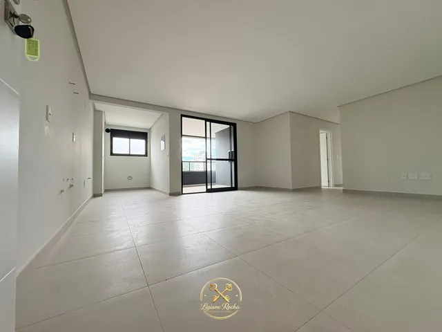 Imagem: O apartamento possui 4 Dormitórios, 1 Suíte, 1 Banheiro,