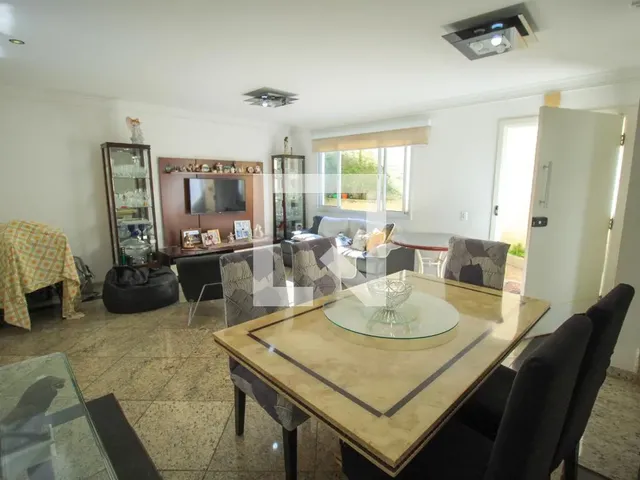 Imagem: A casa possui 3 Dormitórios, 2 Suítes, 4 Banheiros, 4