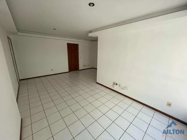 Imagem 2: Apartamento com 2 Quartos + Dependência Disponível p/ Locação Anual na Praia do Morro