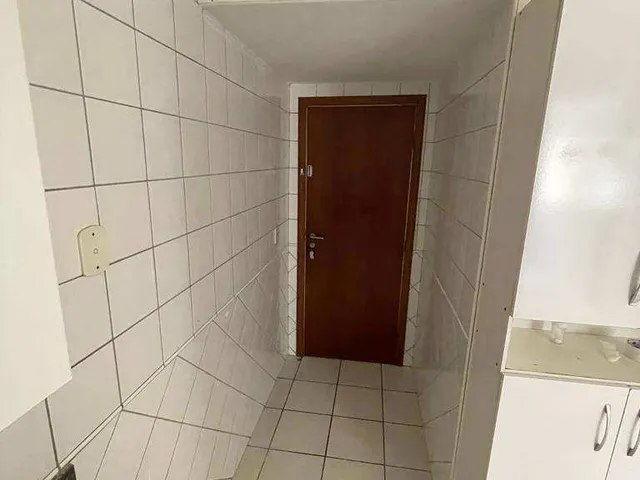Imagem 13: Apartamento com 2 Quartos + Dependência Disponível p/ Locação Anual na Praia do Morro