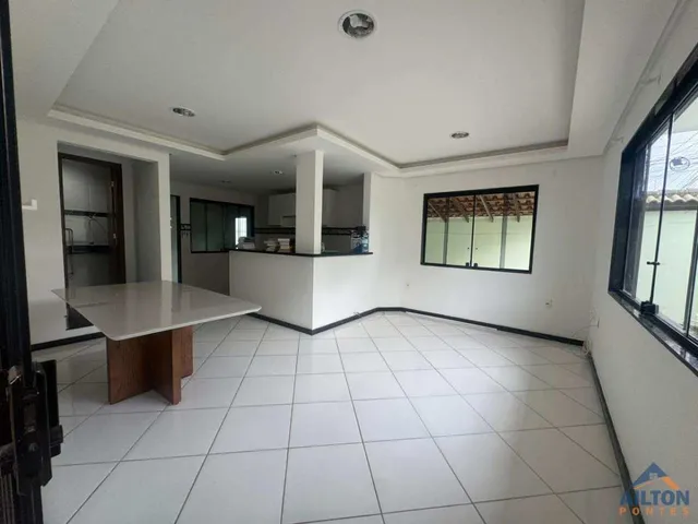 Imagem 2: Casa Duplex com 3 Quartos Disponível p/ Locação Anual no Bairro Itapebussu