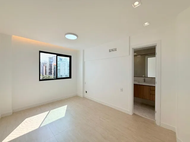 Imagem 2: Apartamento na Praia do Canto, 109m², 3 quartos, 1 suíte, 2 vagas de garagem