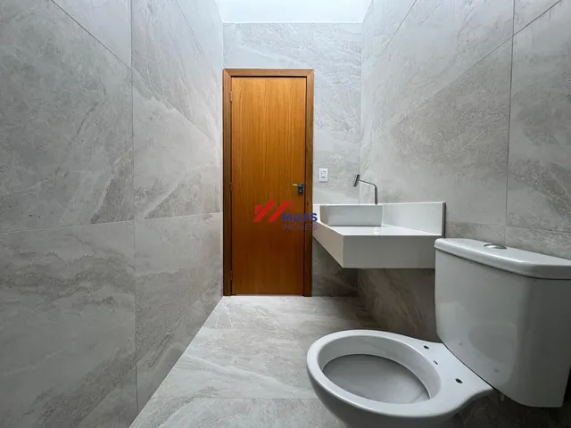 Imagem 3: Casa geminada com três quartos, suíte e duas vagas de garagem à venda no bairro Santa