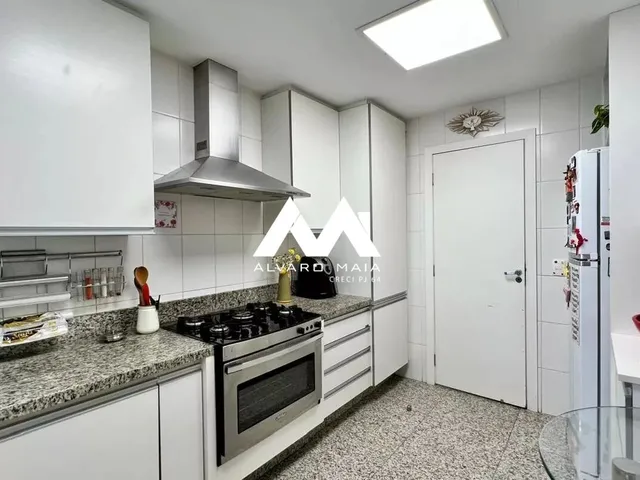 Imagem 3: Apartamento de 4 Quartos e 3 banheiros, box de despejo, 134 m², à Venda por R$ 2.500.000