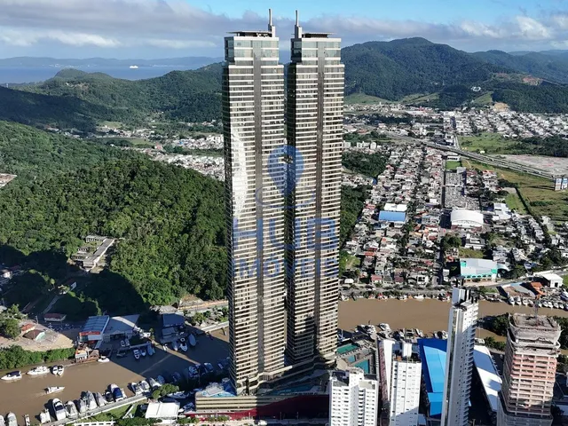 Imagem 9: Apartamento com 4 dormitórios à venda sendo 4 suítes, 265.0 m² por - R$ 9.000.000,00