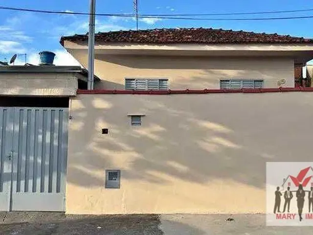 Imagem: A casa possui 3 Dormitórios, 1 Banheiro, 1 Vaga na garagem