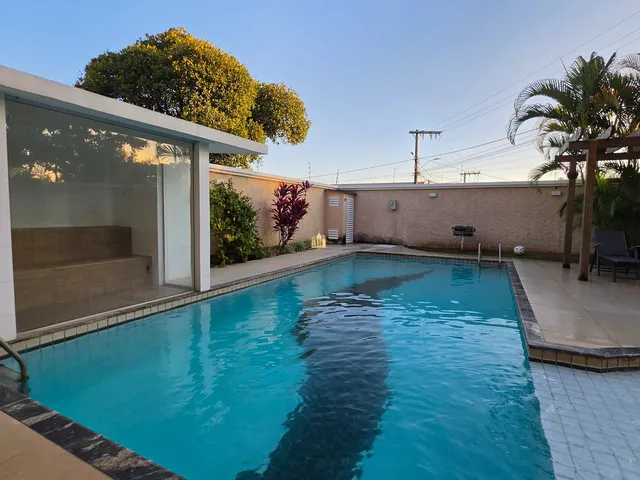Imagem 4: Casa Alto Padrão com 5 Quartos, 4 Suítes e Piscina em Esmeraldas