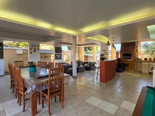 Imagem 13: Casa Alto Padrão com 5 Quartos, 4 Suítes e Piscina em Esmeraldas