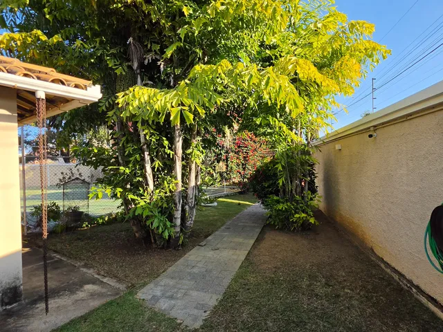 Imagem 8: Casa Alto Padrão com 5 Quartos, 4 Suítes e Piscina em Esmeraldas