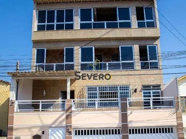 Imagem: A casa possui 4 Dormitórios, 1 Suíte, 5 Banheiros, 2