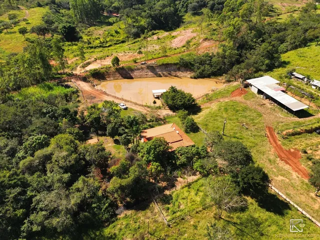 Imagem: A fazenda possui 3 Dormitórios, 1 Banheiro, 4m² de Área