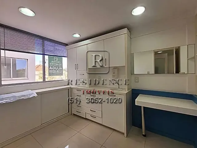 Imagem 2: Sala Comercial de Alto Padrão para Locação em Porto Alegre - 3 Salas, 1 Banheiro