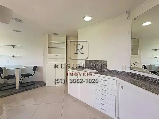 Imagem 3: Sala Comercial de Alto Padrão para Locação em Porto Alegre - 3 Salas, 1 Banheiro