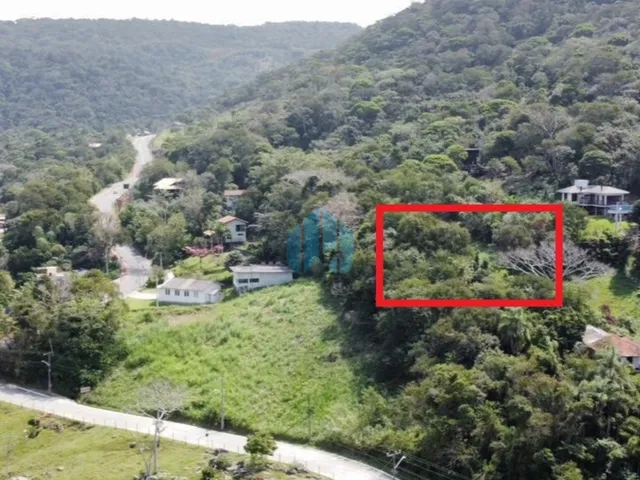 Imagem: O terreno possui 718m² de Área Privada e está localizado