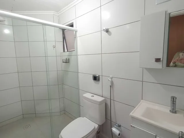 Imagem 6: Apartamento para Locação Anual com 3 dormitórios sendo 1 suíte com Vista Parcial