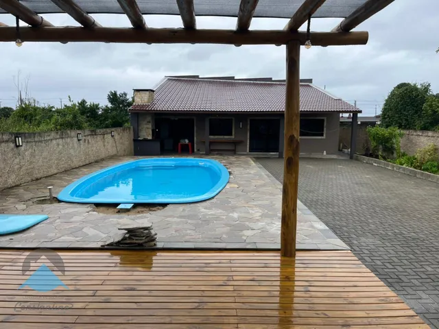 Imagem 3: Imperdível Casa à Venda em Guaratuba-PR, Bairro Nereidas: 3 Quartos, 2 Banheiros, 5