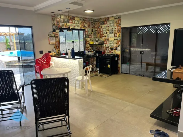Imagem 10: Imperdível Casa à Venda em Guaratuba-PR, Bairro Nereidas: 3 Quartos, 2 Banheiros, 5