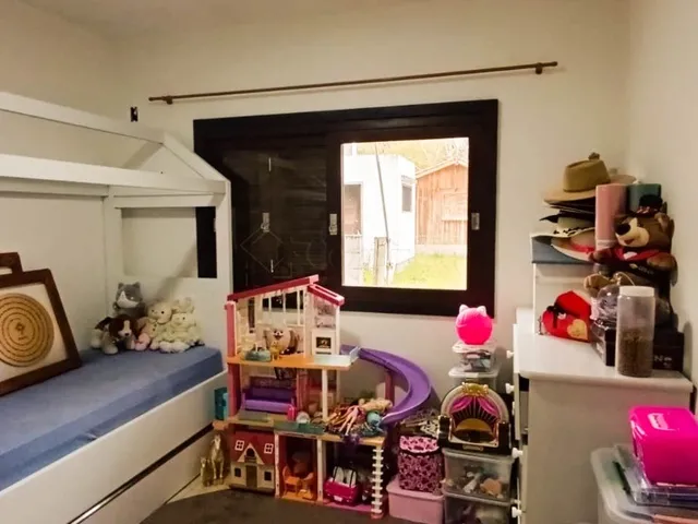 Imagem 6: Imóvel Residencial à Venda em Garopaba-SC - 3 Quartos, 1 Suíte, 4 Vagas de Garagem e