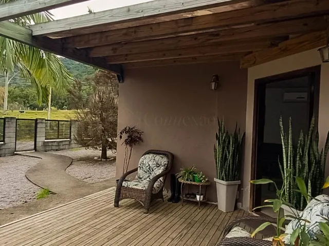 Imagem 7: Imóvel Residencial à Venda em Garopaba-SC - 3 Quartos, 1 Suíte, 4 Vagas de Garagem e