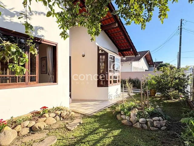 Imagem: Casa Semimobiliada com 5 Dormitórios sendo