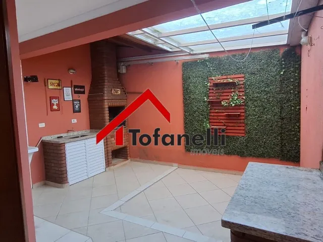 Imagem: A casa possui 3 Dormitórios, 1 Suíte, 4 Banheiros, 127m²