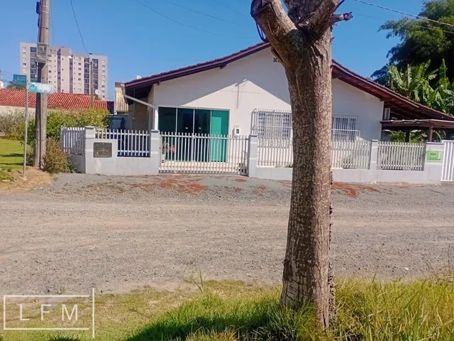 Imagem: Casa a venda no centro de Balneario Picarras