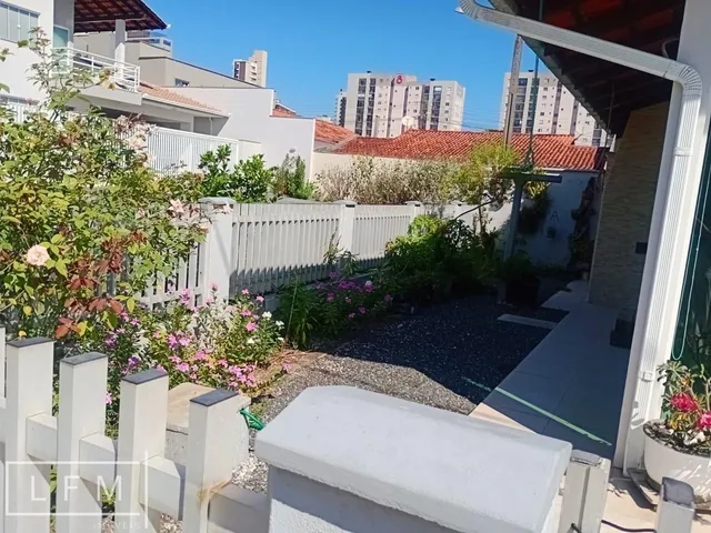 Imagem 9: Casa a venda no centro de Balneario Picarras Sc