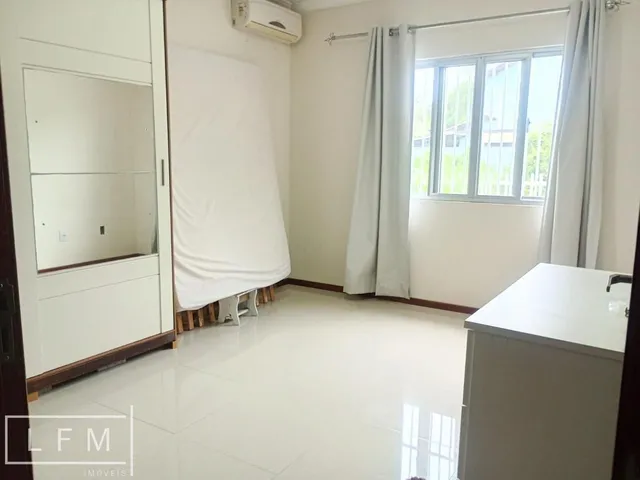Imagem 3: Casa a venda no centro de Balneario Picarras Sc
