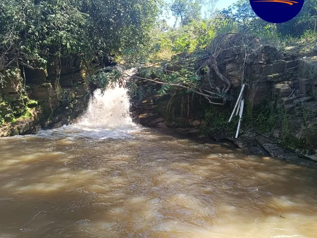 Imagem 7: Chácara Alexânia 8.27h, tem cachoeira, córrego, represa, árvore frutíferas, pasto